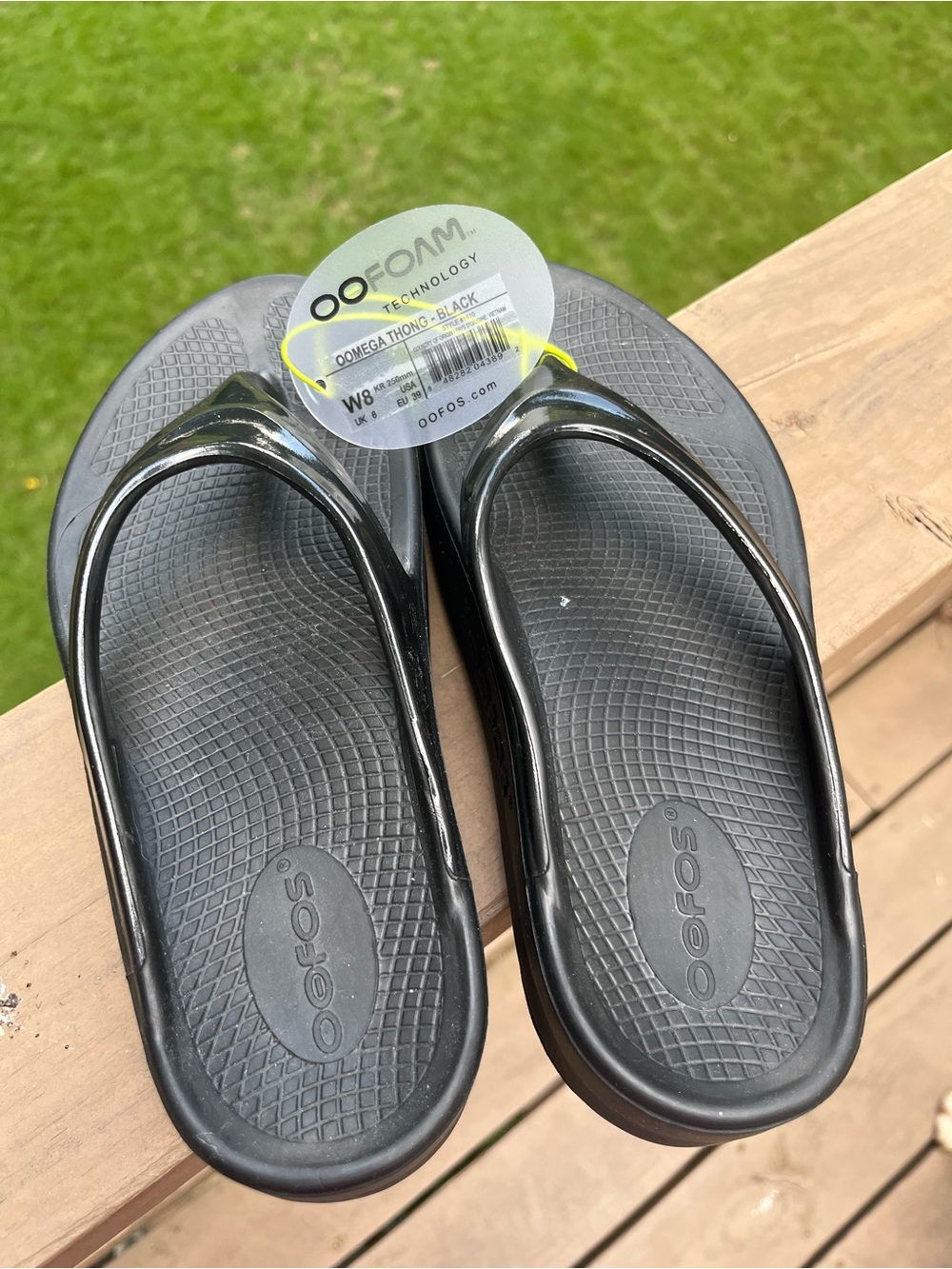 OOFOS Women’s Black Recovery Flip Flops size 8 - NEW WITH TAGS - Picture 3 of 11